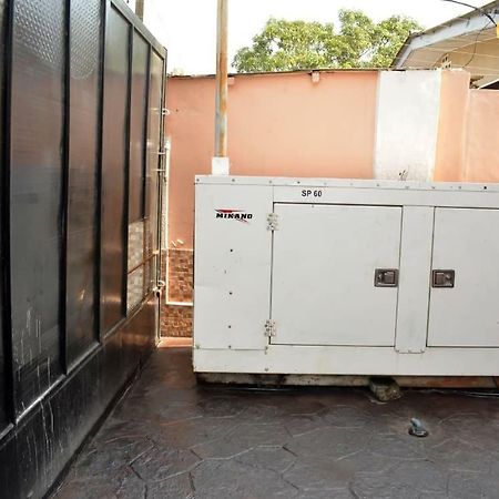 Rush Hotel & Apartments Lagos Bagian luar foto