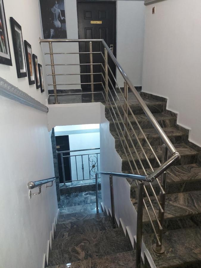 Rush Hotel & Apartments Lagos Bagian luar foto