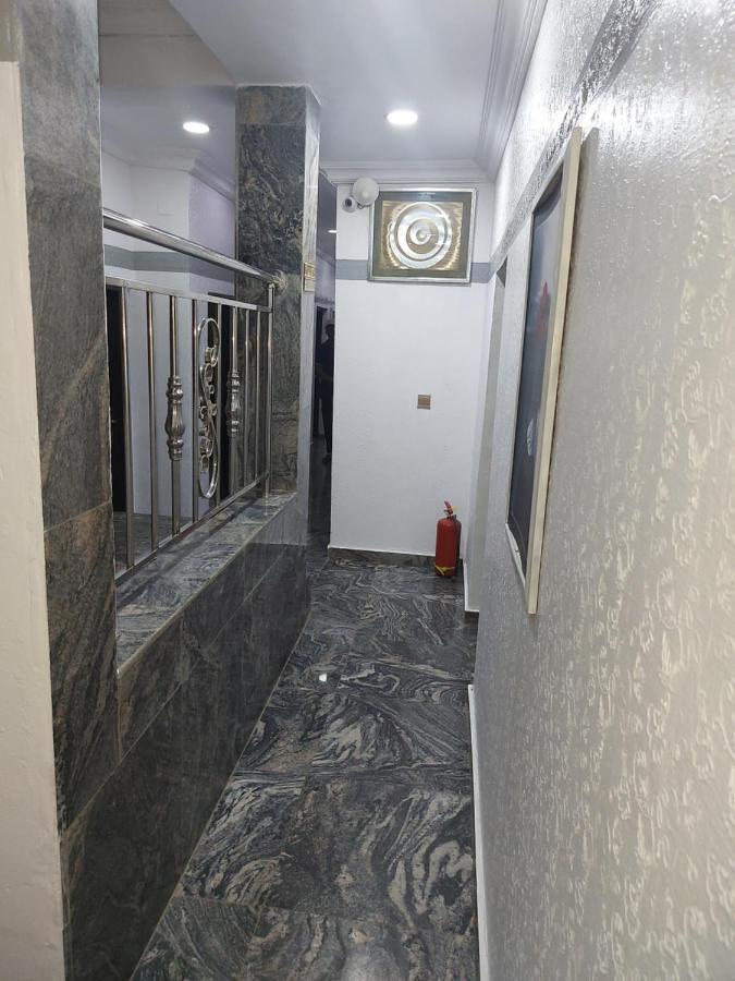 Rush Hotel & Apartments Lagos Bagian luar foto