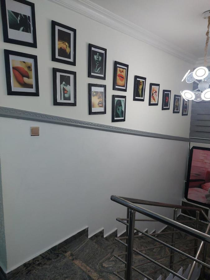Rush Hotel & Apartments Lagos Bagian luar foto