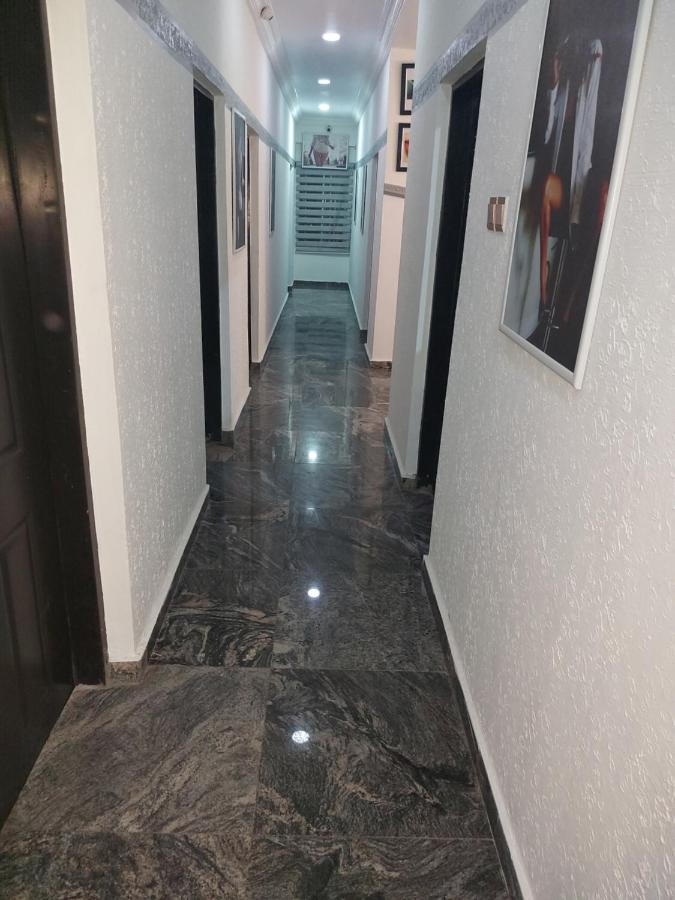 Rush Hotel & Apartments Lagos Bagian luar foto