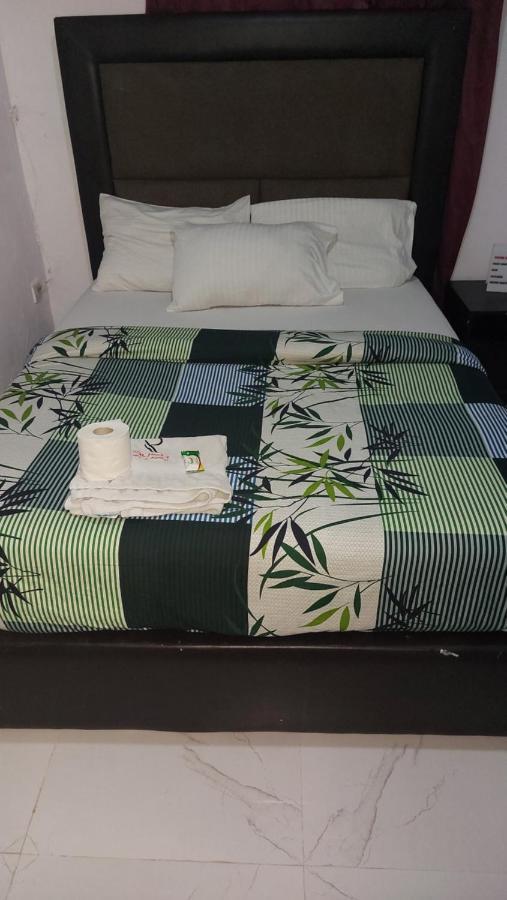 Rush Hotel & Apartments Lagos Bagian luar foto