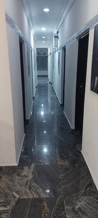 Rush Hotel & Apartments Lagos Bagian luar foto