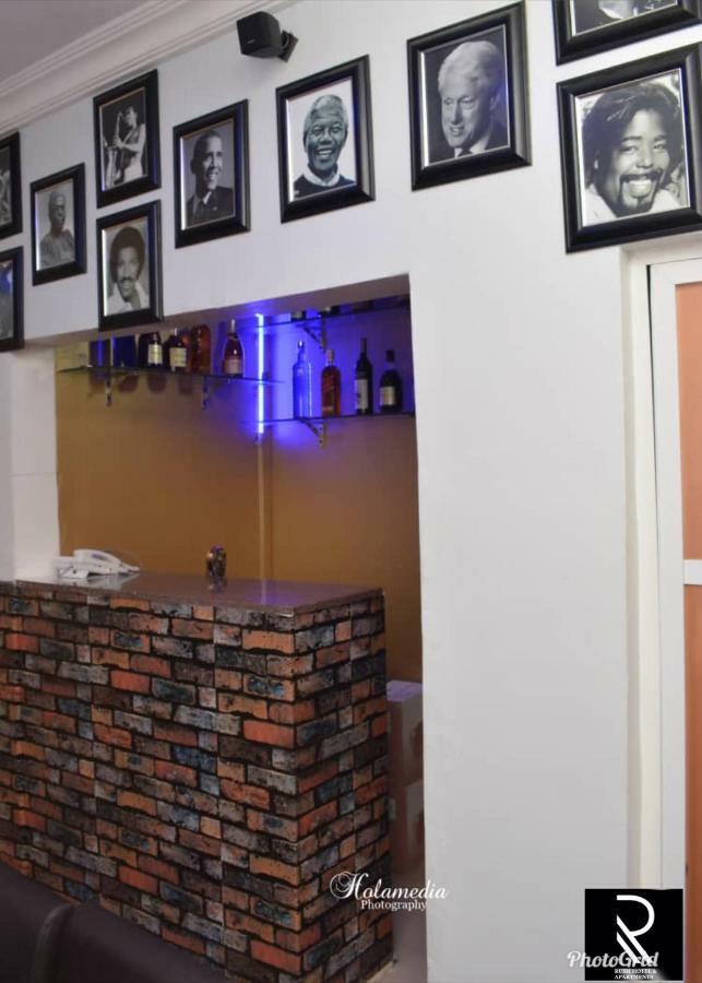 Rush Hotel & Apartments Lagos Bagian luar foto